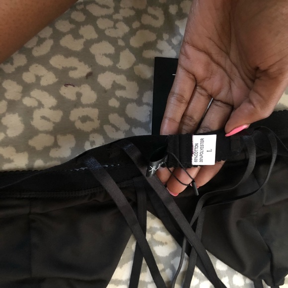 Black flower bralette - Picture 3 of 3